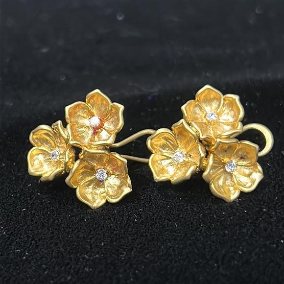 #16 Vintage Earrings for Pierced Ears, 3 Gold Flowers with Crystal Centers - Picture 10 of 11